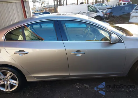 2018 Volvo Xc60 T5 Inscription z USA, uszkodzony, nr VIN YV4102RL4J1090887